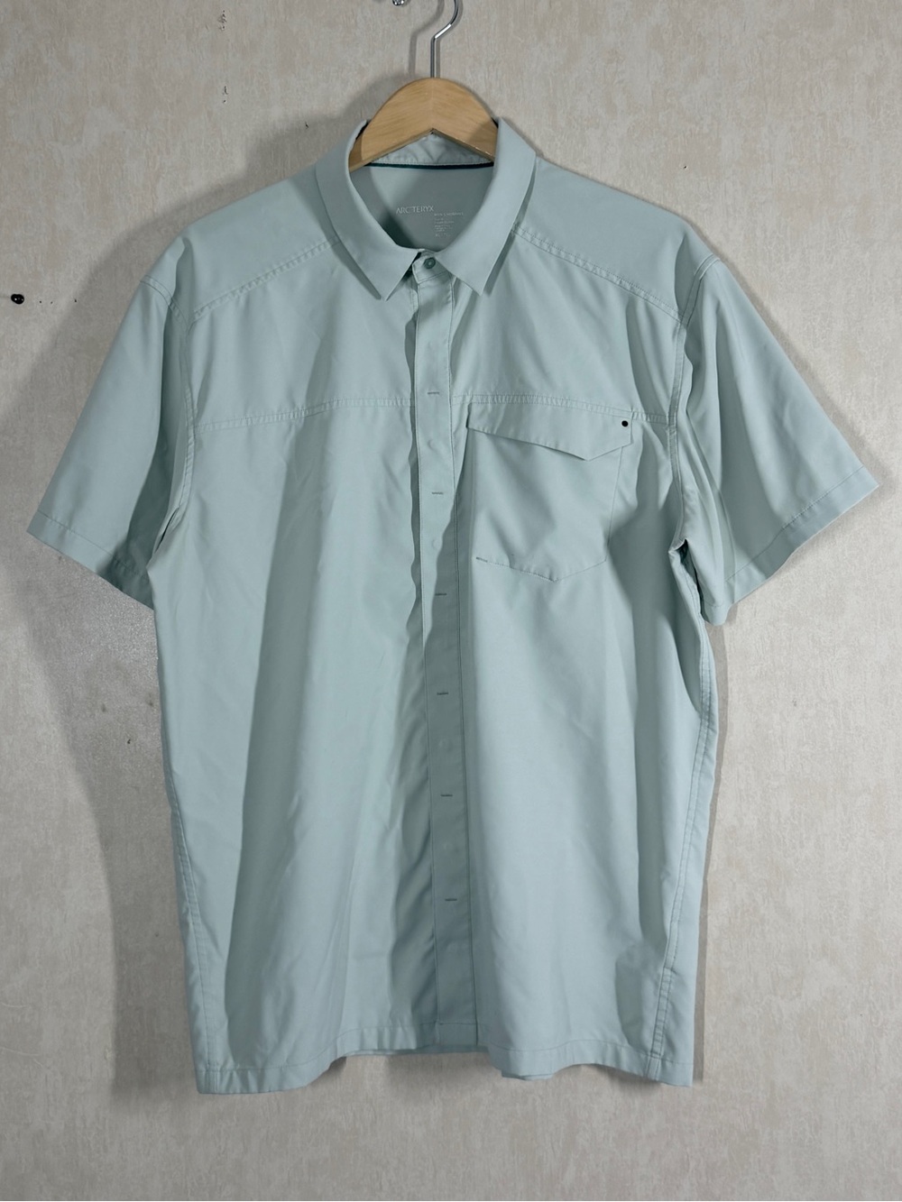 Arc’teryx Men’s Skyline Shortsleeve Shirt Lightweight in Icy Light Blue XL